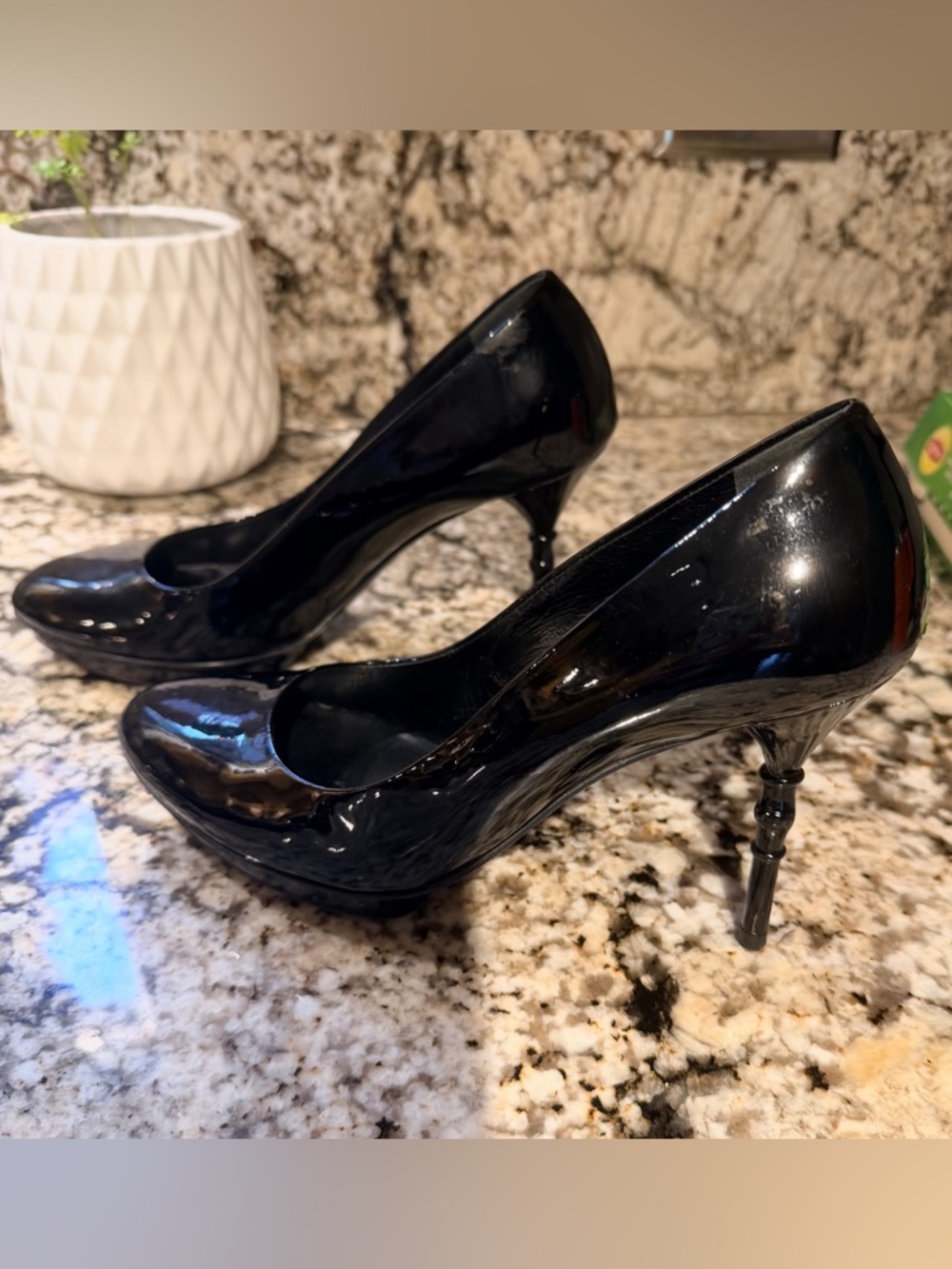 Gucci Black Patent Leather Pointed Toe Pumps - Glossy Finish - Picture 4 of 4